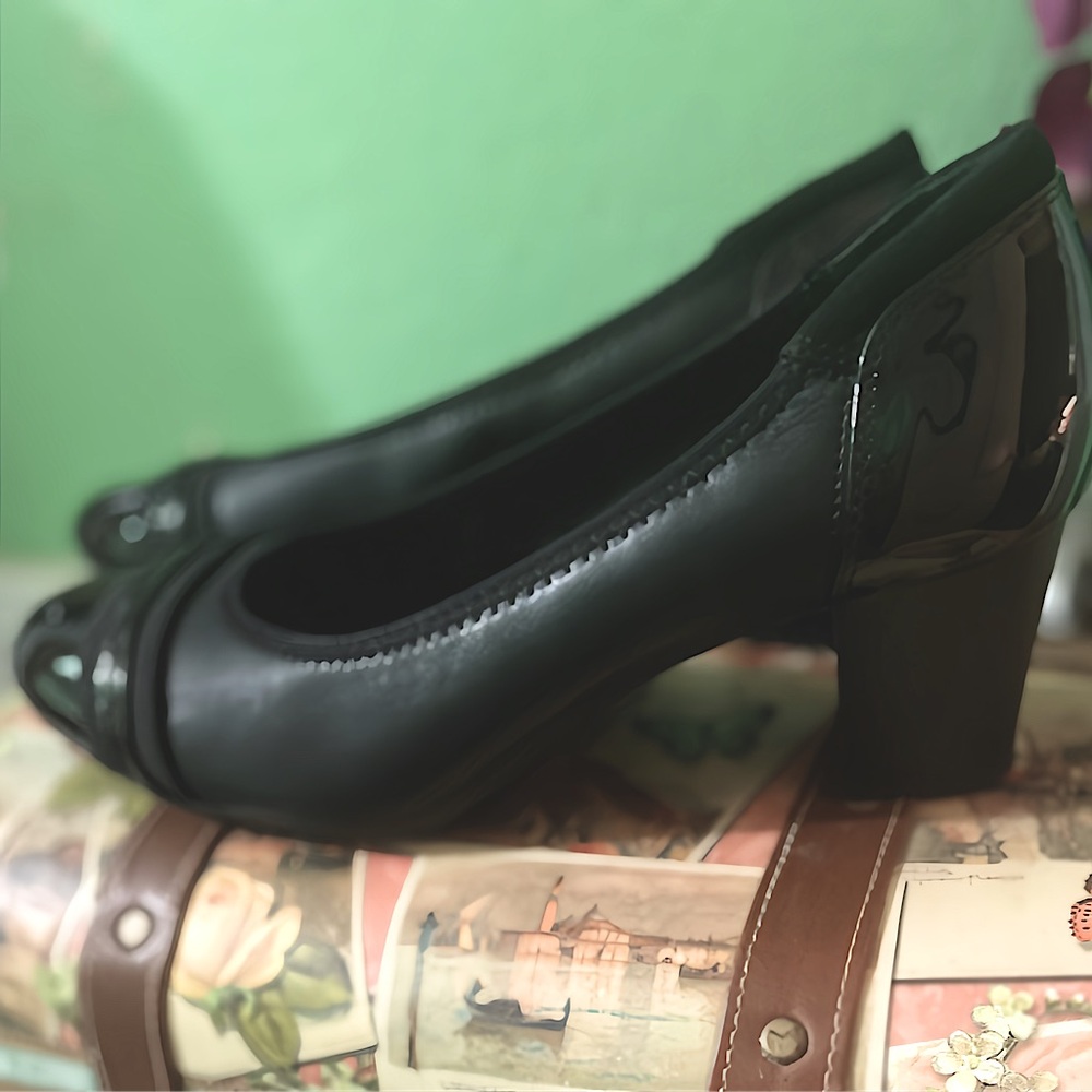Monroe & Main Black Heels Classic Design